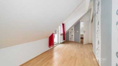 Velmi hezký byt s krásným výhledem a terasou v rodinné vile.