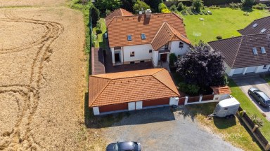 Prodej RD o výměře 501 m2 s pozemkem 1032 m2, garáž pro 4 auta v Pacově u Říčan 