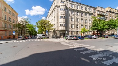 Prodej komerčního prostoru 53,2 m2 (vchod z ulice + výloha) v ulici Lucemburská