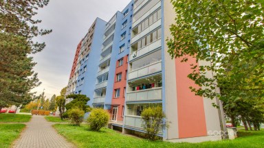 Prodej prostorného bytu 4+1/zasklená lodžie/sklep, 85,32 m2, ul. Na Stráni, Čelákovice.