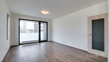 Pronájem krásného bytu 1+kk/terasa, 35+9 m2, ul. Nekvasilova, Praha 8 – Karlín.