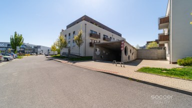Prodej bytu 4+kk/sklep/garážové stání/balkon, 104m2, ul. Nepomuckých, Praha 9 - Letňany.