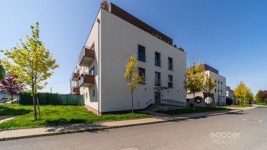 Prodej bytu 4+kk/sklep/garážové stání/balkon, 104m2, ul. Nepomuckých, Praha 9 - Letňany.