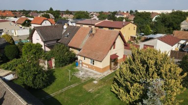 Pronájem domu 2+1/zahrada/půda/sklep, 72 m2, ul. Alšova, Jirny, Praha – východ.