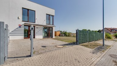 Pronájem rodinného domu v ulici U Zimoviště, Praha 20 - Horní Počernice.
