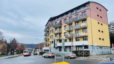 Prodej garážového stání v ulici Dvorecká, Praha 4 - Podolí. 