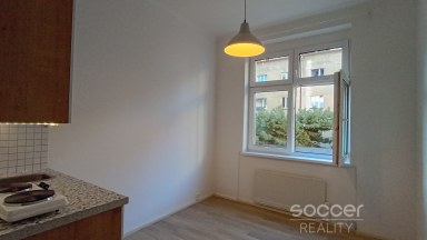Pronájem bytu 1+kk, 17m2, Praha 3 - Žižkov, ul. Jeseniova.