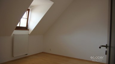 Příjemný byt 2+kk s parkováním, Kosmonosy, 1 km od Mladé Boleslavi.