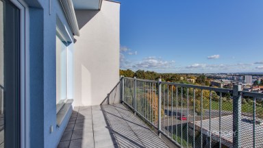 Pronájem bytu 2+kk/T/B, 80 m2 v ulici Cihlářská, Praha 9 - Prosek.