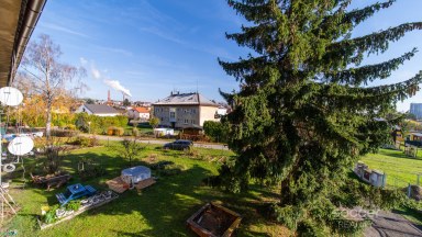 Příjemný byt se zahrádkou v Dobrovici u Mladé Boleslavi.