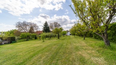 Kouzelný venkovský dům s příjemnou zahradou v atraktivní lokalitě.