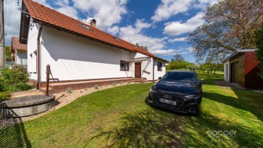 Malebný dům s příjemnou zahradou v atraktivní lokalitě.