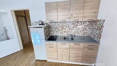 Pronájem bytu 1+kk, 26m2 v Praze 3 - Jeseniova ulice.