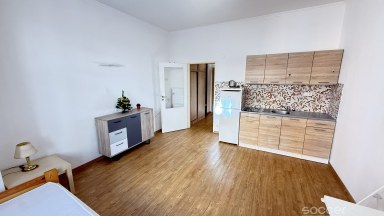 Pronájem bytu 1+kk, 26m2 v Praze 3 - Jeseniova ulice.