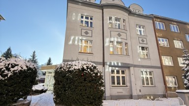 Pronájem bytu 1+kk, 26m2 v Praze 3 - Jeseniova ulice.