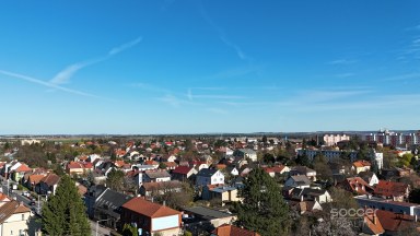 Pronájem staršího rodinného domu 4+1, ul. Dobšická, Praha – Horní Počernice.
