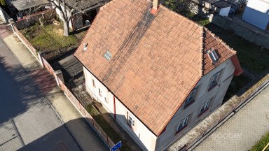 Pronájem staršího rodinného domu 4+1, ul. Dobšická, Praha – Horní Počernice.