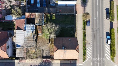 Pronájem staršího rodinného domu 4+1, ul. Dobšická, Praha – Horní Počernice.