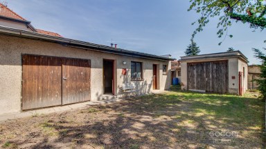 Pronájem garáží s pozemkem 450 m2, ul. Dobšická, Praha – Horní Počernice.