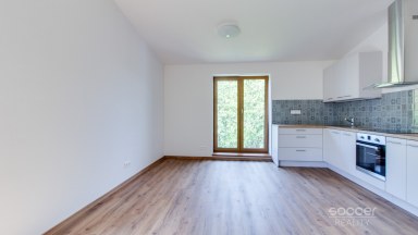 Pronájem bytu 3+kk se zahradou, Praha 20 – Horní Počernice, ul. Třebešovská.