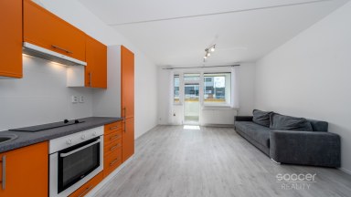 Prodej světlého bytu se zasklenou lodžií a garážovým stáním, ul. Poděbradská, Praha 9 – Vysočany