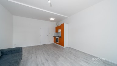 Prodej světlého bytu se zasklenou lodžií a garážovým stáním, ul. Poděbradská, Praha 9 – Vysočany