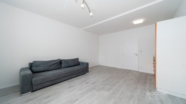 Prodej světlého bytu se zasklenou lodžií a garážovým stáním, ul. Poděbradská, Praha 9 – Vysočany