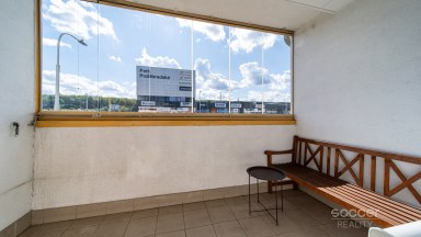 Prodej světlého bytu se zasklenou lodžií a garážovým stáním, ul. Poděbradská, Praha 9 – Vysočany