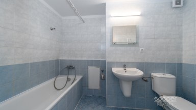 Prodej světlého bytu se zasklenou lodžií a garážovým stáním, ul. Poděbradská, Praha 9 – Vysočany