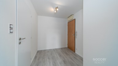 Prodej světlého bytu se zasklenou lodžií a garážovým stáním, ul. Poděbradská, Praha 9 – Vysočany