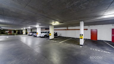 Prodej světlého bytu se zasklenou lodžií a garážovým stáním, ul. Poděbradská, Praha 9 – Vysočany