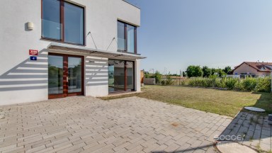 Pronájem domu se zahradou, Praha 20 – Horní Počernice, U Zimoviště