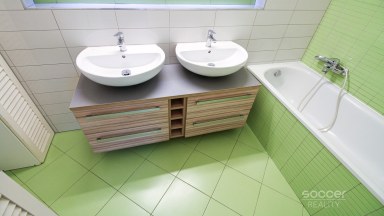 Pronájem 3+kk s velkou terasou a samostatnou garáží v ul. Bohdanečská, Praha 9 - Vinoř.