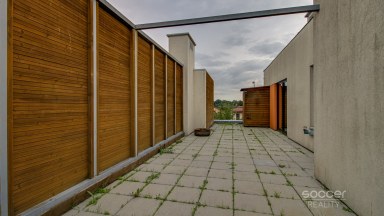 Pronájem 3+kk s velkou terasou a samostatnou garáží v ul. Bohdanečská, Praha 9 - Vinoř.