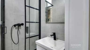 Pronájem bytu 1+kk se spacím patrem, 31 m2, ul. Staromlýnská, Praha 9 - Vysočany.