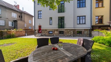 Velmi krásný nadstandardní byt ve vile se zahradou.