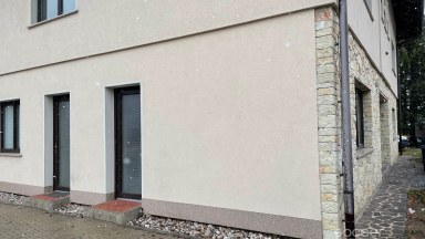 K pronájmu kanceláře/byt 90 m²/zahrada – Praha, Mezihoří, Horní Počernice