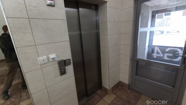 Pronájem krytého garážového stání, 12 m² – Praha 9, Vysočany (Nová Harfa).