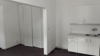 Pronájem kanceláře 22,65 m², Beroun, ul. Česká.