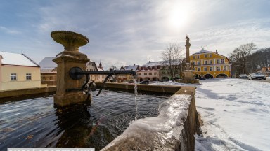 Z obýváku přímo na sjezdovku! Stylový apartmán 1+kk s terasou a parkováním – Prkenný Důl