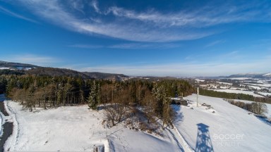 Z obýváku přímo na sjezdovku! Stylový apartmán 1+kk s terasou a parkováním – Prkenný Důl