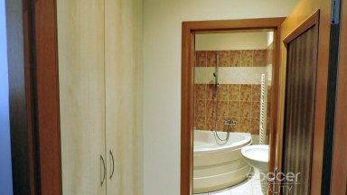 Pronájem prostorného bytu 3 + kk v Praze 2 - Vinohrady, ulice Budečská.