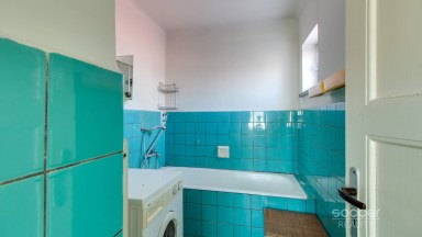 Pronájem staršího rodinného domu 4+1, pozemek 674 m2, ul. Dobšická, Praha – Horní Počernice.