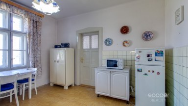 Pronájem staršího rodinného domu 4+1, ul. Dobšická, Praha – Horní Počernice.