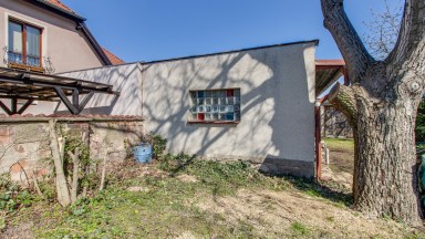 Pronájem staršího rodinného domu 4+1, ul. Dobšická, Praha – Horní Počernice.