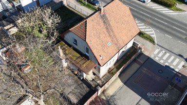 Pronájem staršího rodinného domu 4+1, ul. Dobšická, Praha – Horní Počernice.