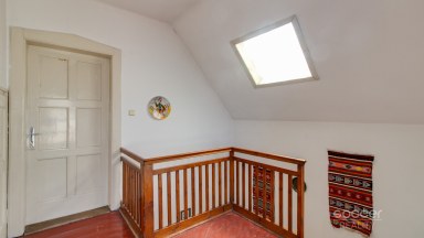 Pronájem staršího rodinného domu 4+1, ul. Dobšická, Praha – Horní Počernice.