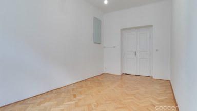 Slunný byt 2+kk se spacím patrem, po rekonstrukci, Praha 3 – Žižkov