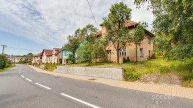Prodej stavebního pozemku s rodinným domem k rekonstrukci – Sehradice, okres Zlín.