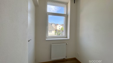 Příjemný byt po rekonstrukci s parkovacím místem a zahradou. 